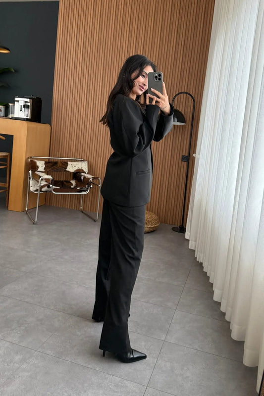 طقم بنطلون أسود بخصر محدد