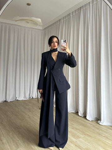 Waist-Fitting Dark Blue Suit