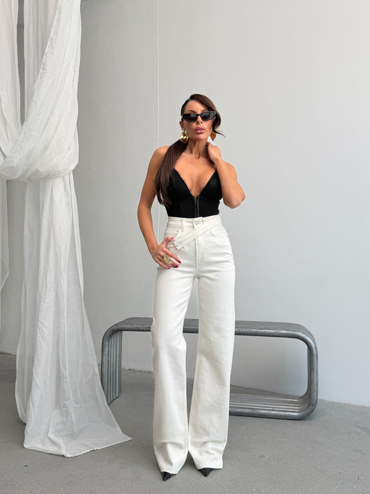 White High-Waist Jeans