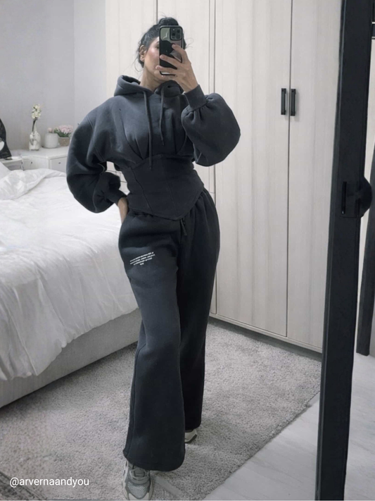 طقم كامل من أرفيرنا سناتشينغ باللون الرمادي الداكن 