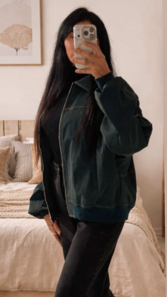 جاكيت أرفيرنا كبير الحجم بلون أخضر داكن متباين 