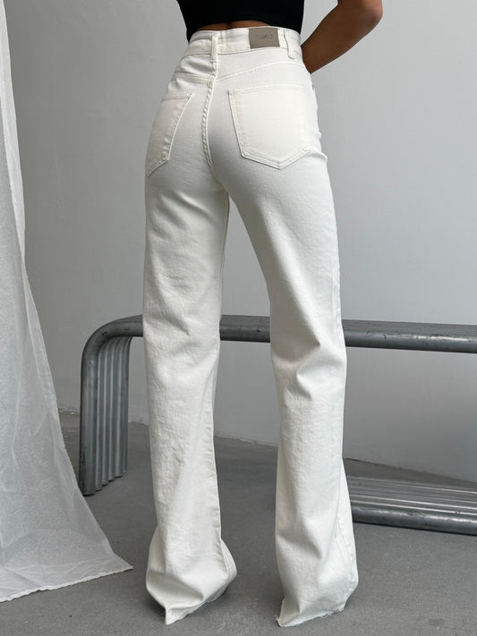White High-Waist Jeans