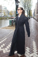 THE TAILORED WOOL BLACK COAT