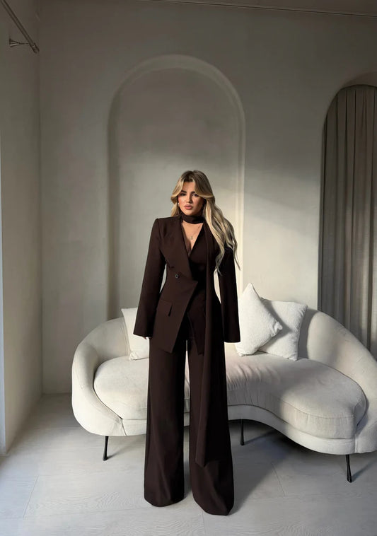 Waist-Fitting Brown Suit
