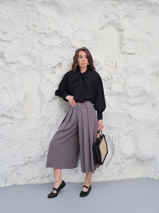 Neckline Tie-Up Balloon Sleeve Blouse
