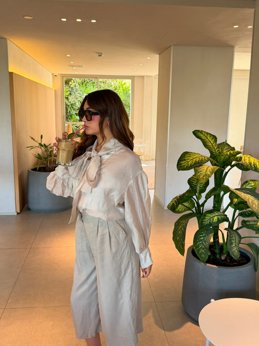 Neckline Tie-Up Balloon Sleeve Blouse