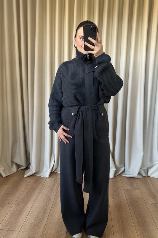 STAND-UP COLLAR BELTED KNITWEAR SET