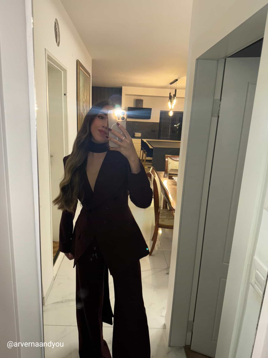 Waist-Fitting Brown Suit