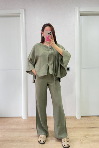 LACE BUTTON DETAILED SET