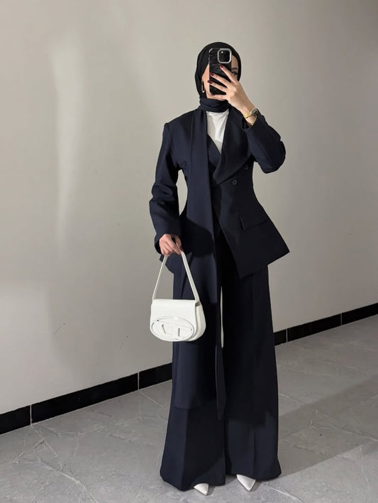 Waist-Fitting Dark Blue Suit