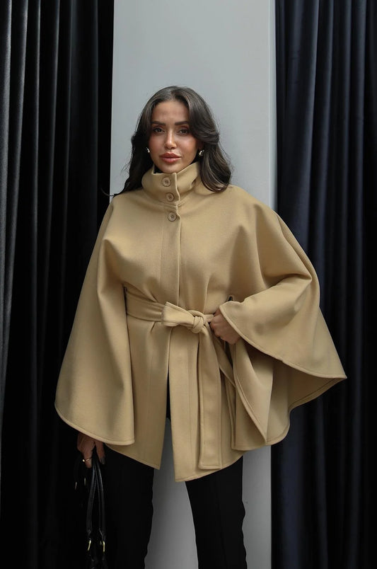 جاكيت بحزام مزين بتفاصيل أنيقة