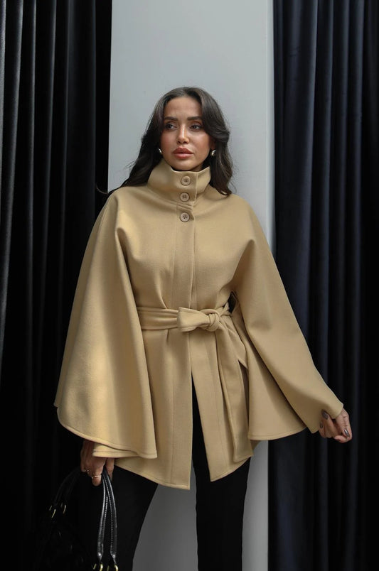 جاكيت بحزام مزين بتفاصيل أنيقة