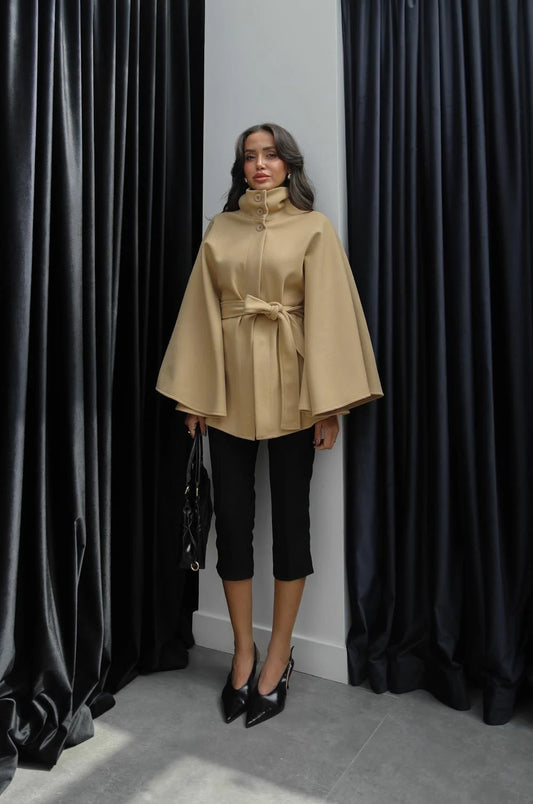 جاكيت بحزام مزين بتفاصيل أنيقة