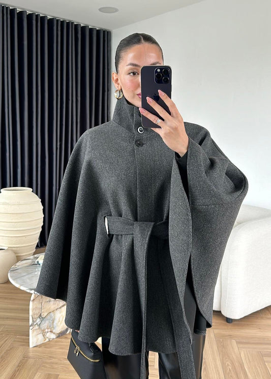 جاكيت بحزام مزين بتفاصيل أنيقة