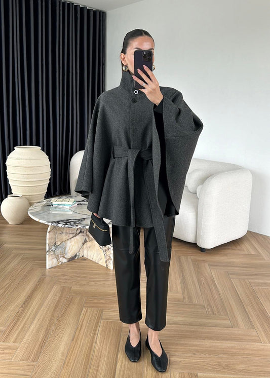 جاكيت بحزام مزين بتفاصيل أنيقة