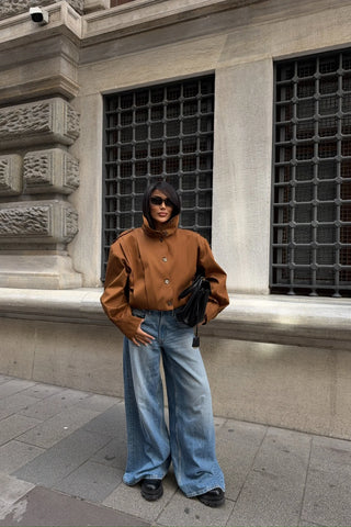 Brown oversized with high collar and front buttons jacket